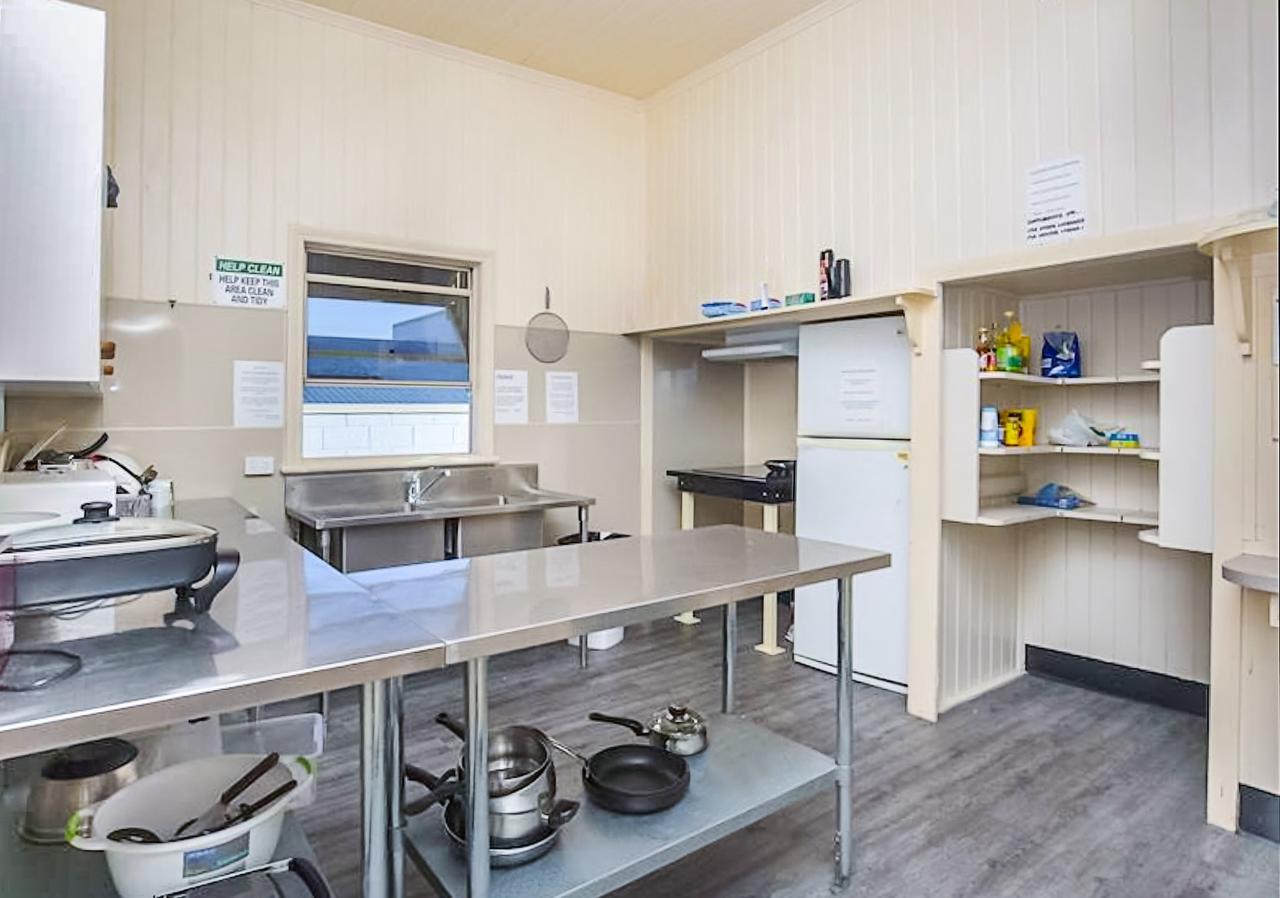 Bunk Inn Hostel Bundaberg Bagian luar foto